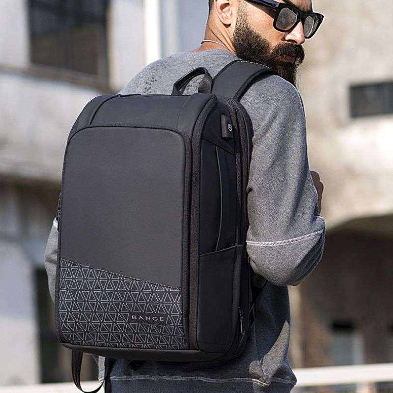 CarryQuest® 15.6 Inch Laptop Rugzak – 54L – Waterdicht – USB - Opladen – Perfect voor Werk & ReizenCarryQuest®Laptop Rugzak