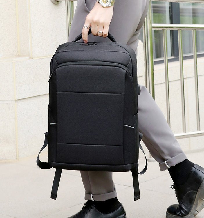 CarryQuest® 20 - 35L Reisrugzak – Stijlvol & Praktisch – Perfect voor Werk & WeekendCarryQuest®Laptop Rugzak