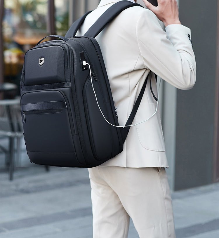 CarryQuest® 30L Waterdichte Rugzak – 46x32x24 cm – USB Oplaadpoort – Lichtgewicht – Perfect voor Reizen en Dagelijks GebruikCarryQuest®simpleNiet Klaar