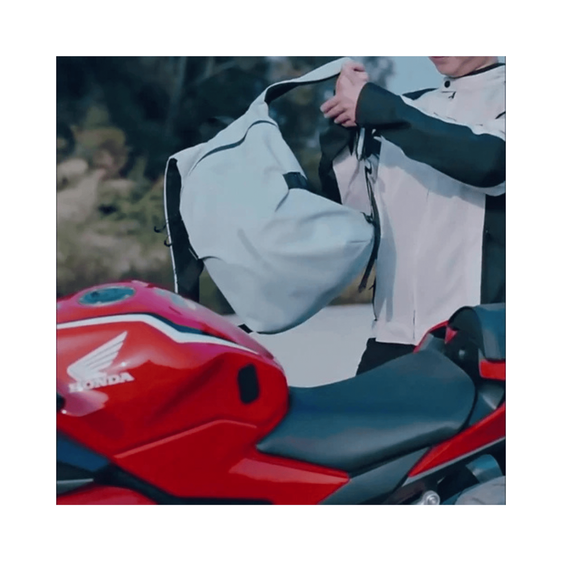 CarryQuest® - Motor Rugzak - Motorfiets Rugzak - Waterdicht 35L met USB Oplaadpoor - ZwartCarryQuestsimple