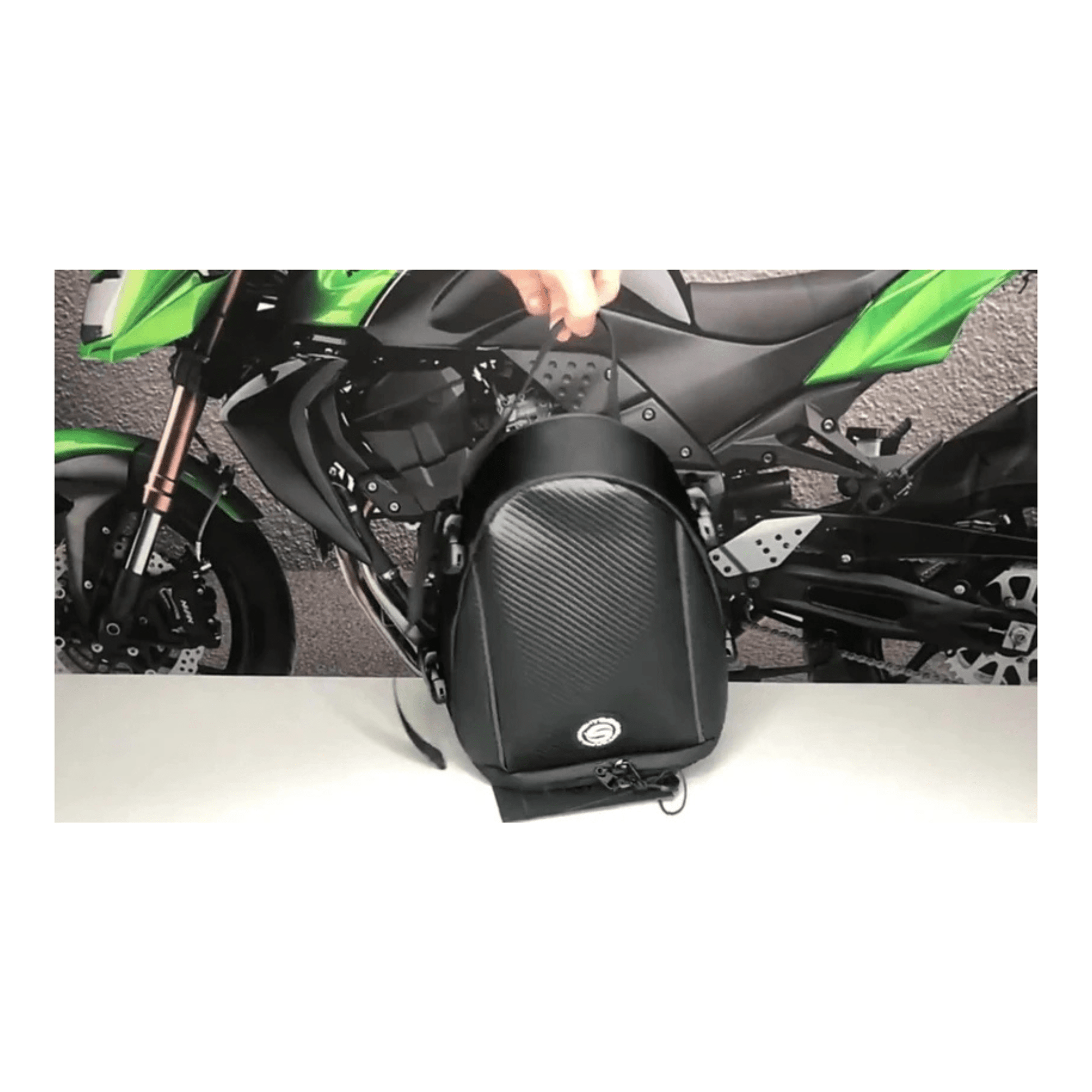 CarryQuest® - Motor Rugzak - Zadeltas Motor - Motorfiets Achtertas - Motorrugzak - ZwartCarryQuestsimple